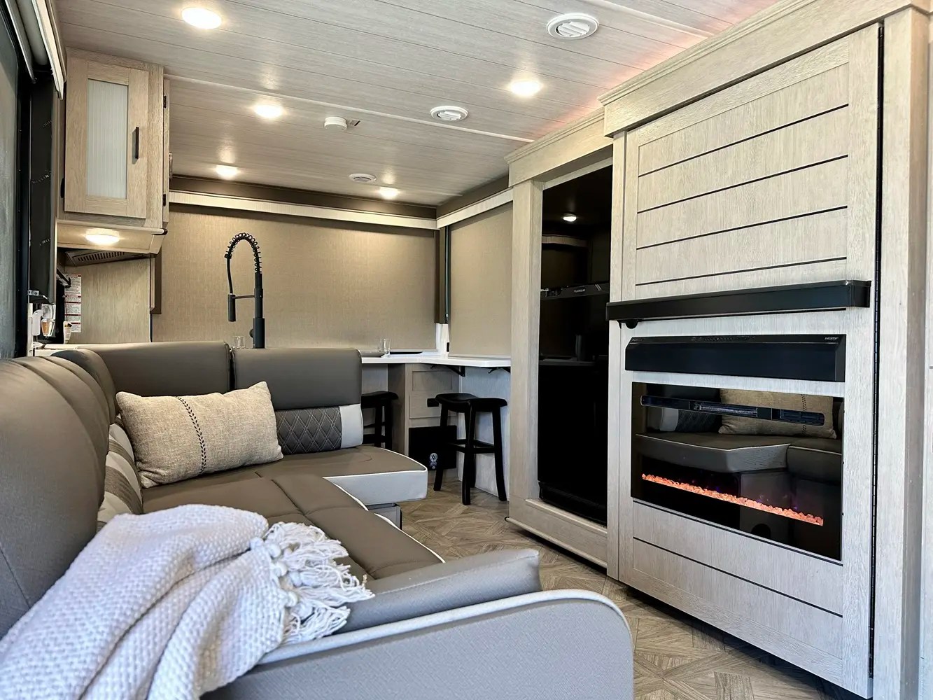 Salem Cruise Lite 24VIEW Floorplan Forest River RV